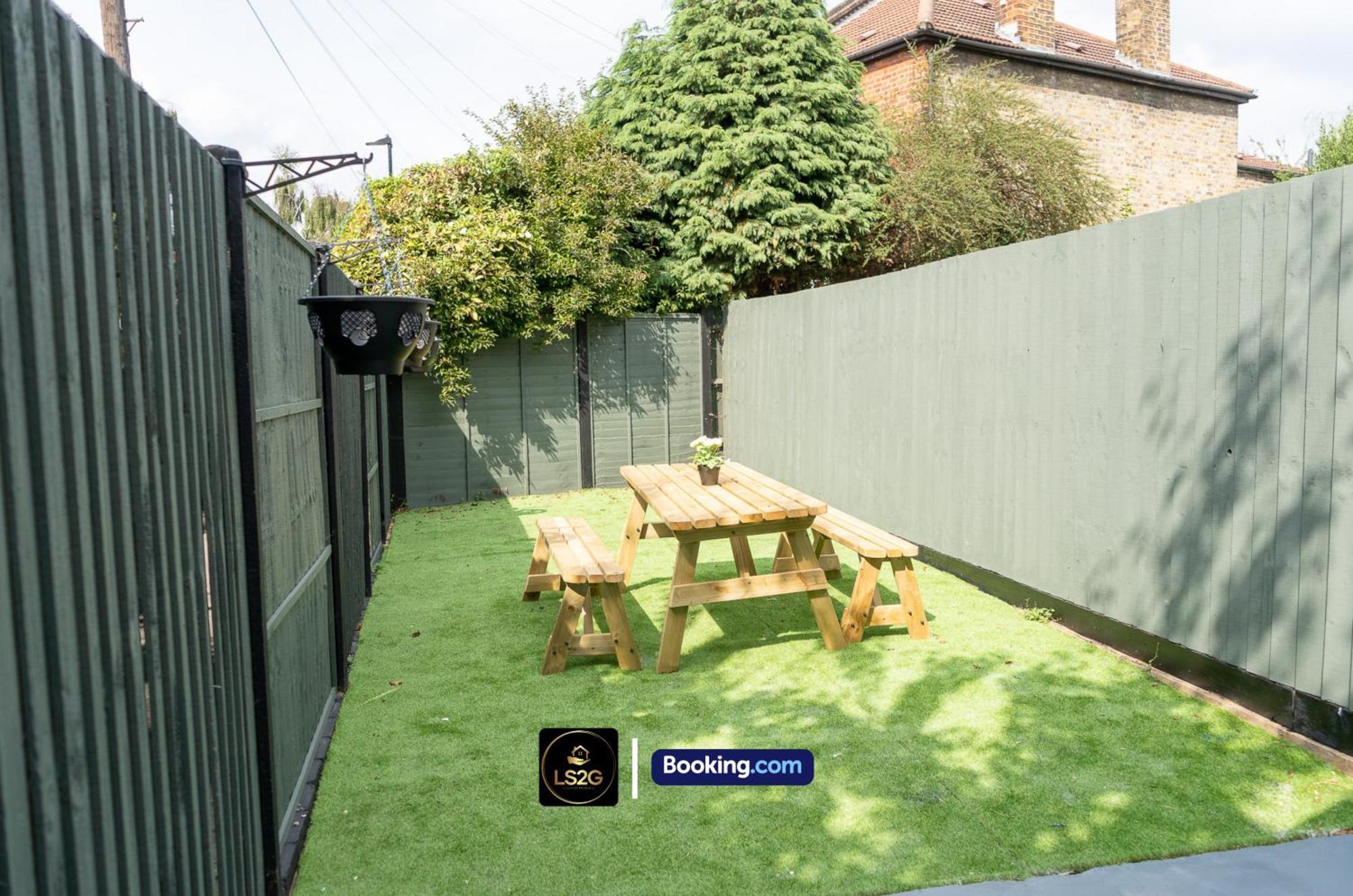 Stunning House By Ls2G Short Lets & Serviced Accommodation Greater London With Free Wifi Exterior foto