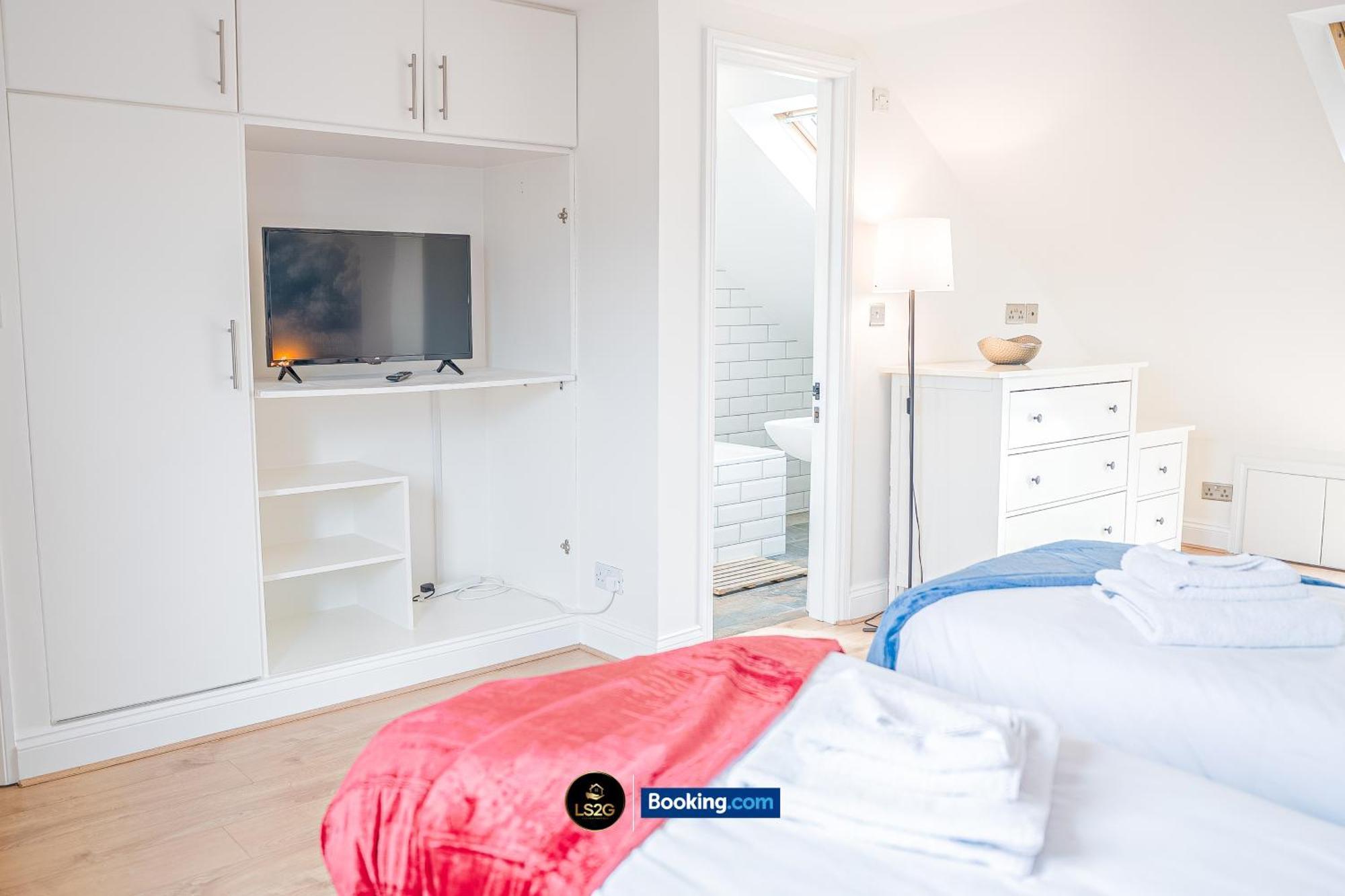 Stunning House By Ls2G Short Lets & Serviced Accommodation Greater London With Free Wifi Exterior foto