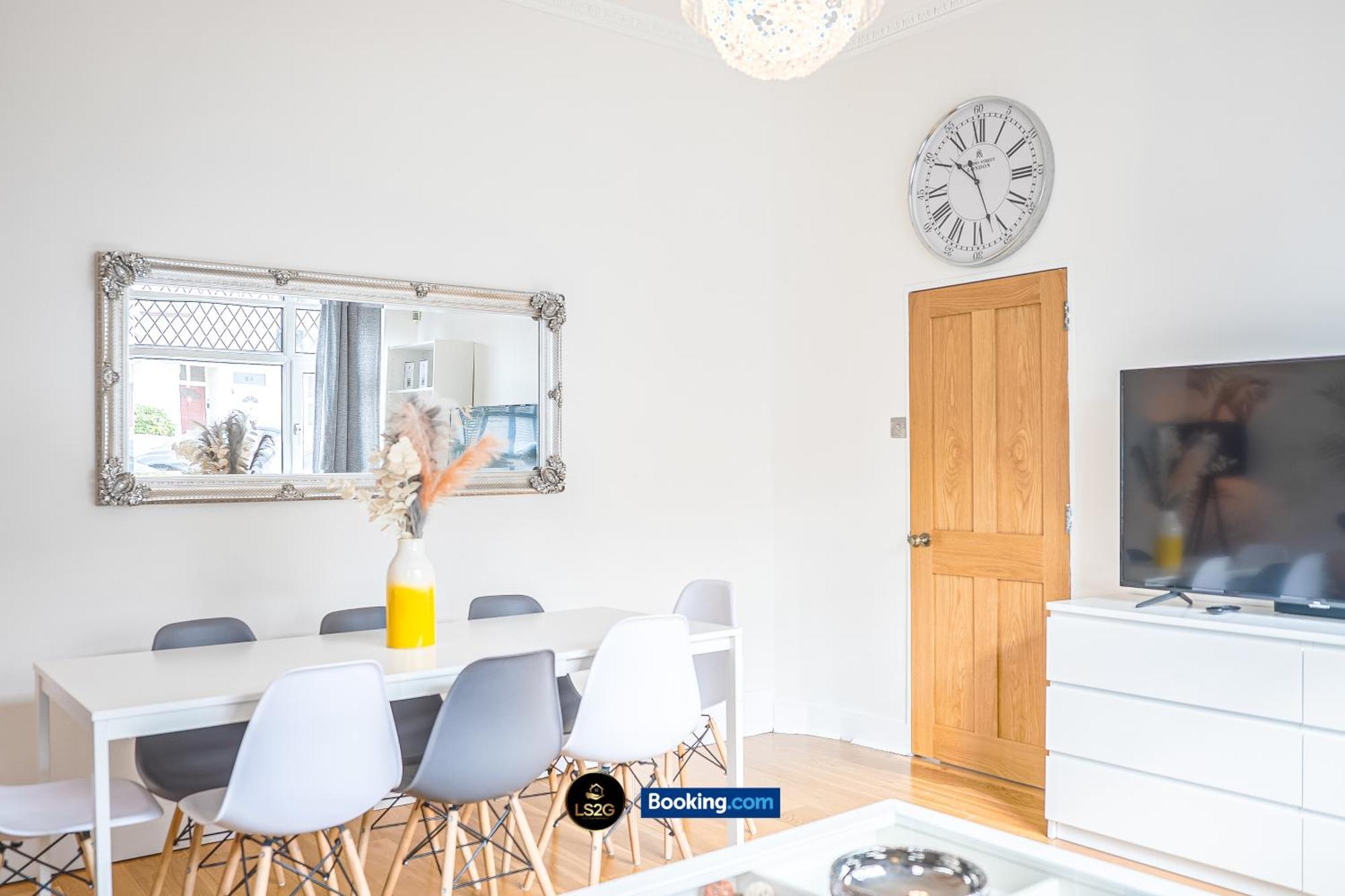 Stunning House By Ls2G Short Lets & Serviced Accommodation Greater London With Free Wifi Exterior foto
