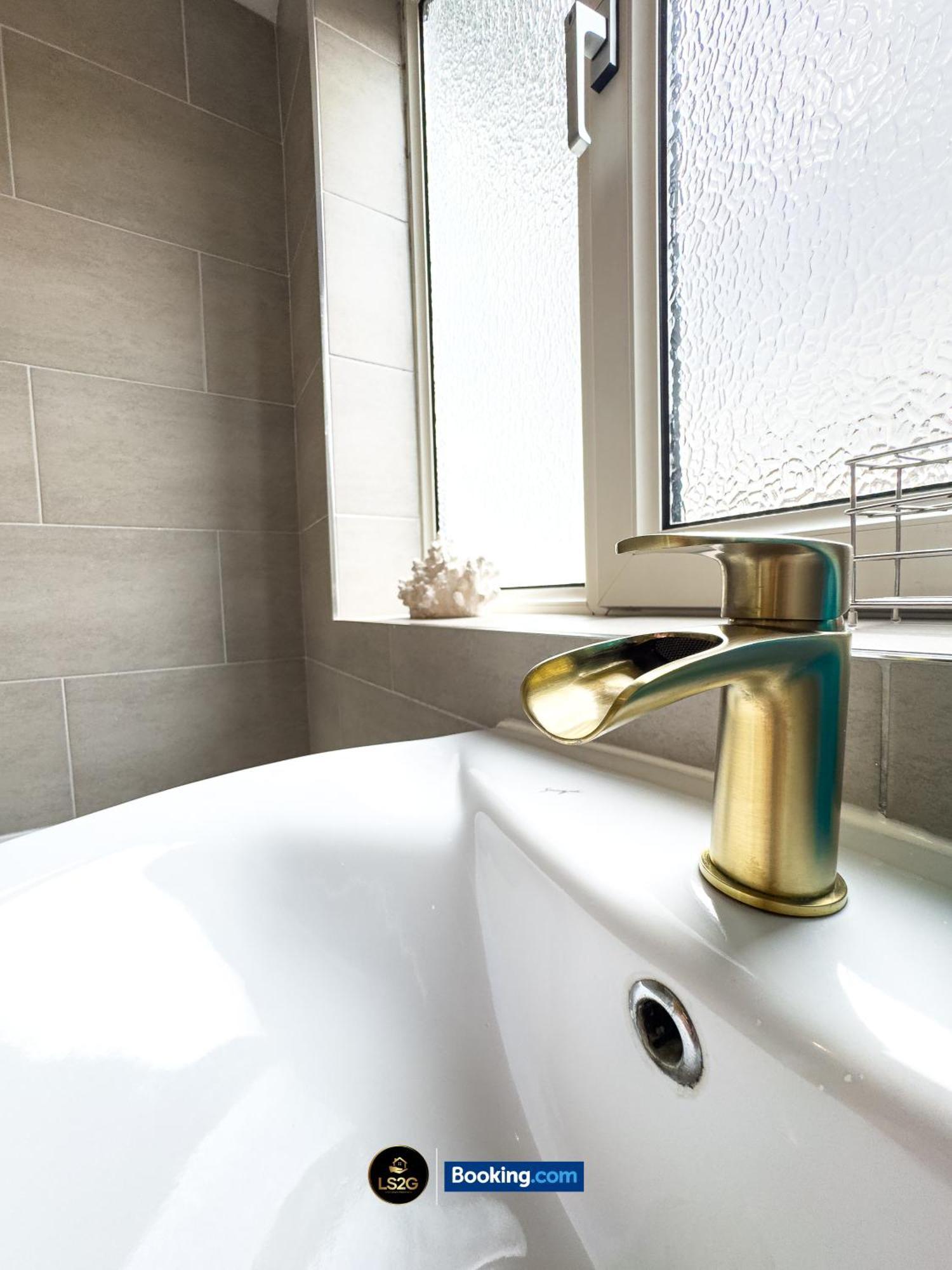 Stunning House By Ls2G Short Lets & Serviced Accommodation Greater London With Free Wifi Exterior foto