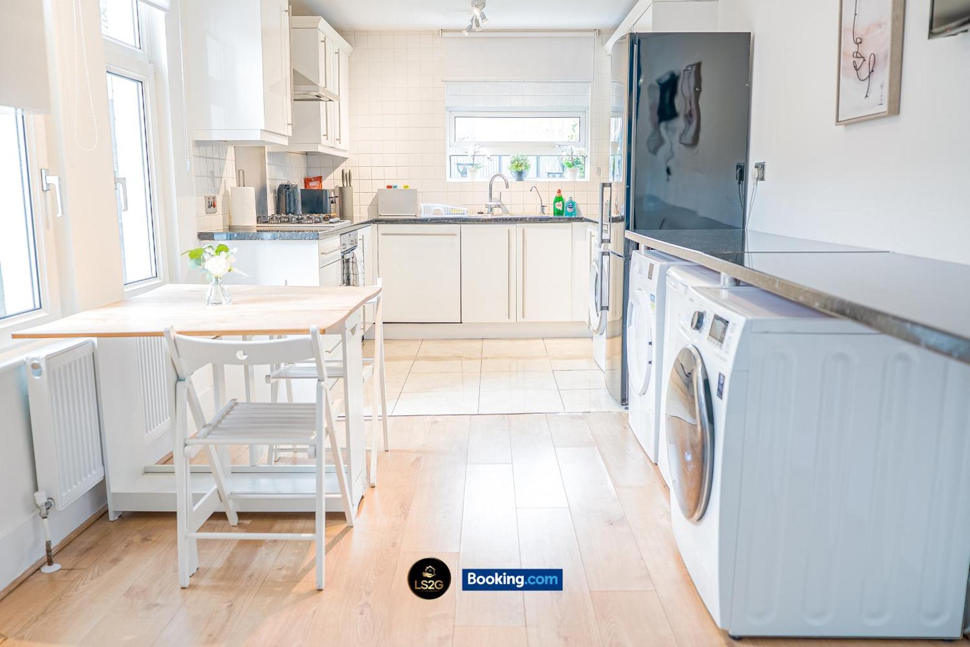 Stunning House By Ls2G Short Lets & Serviced Accommodation Greater London With Free Wifi Exterior foto